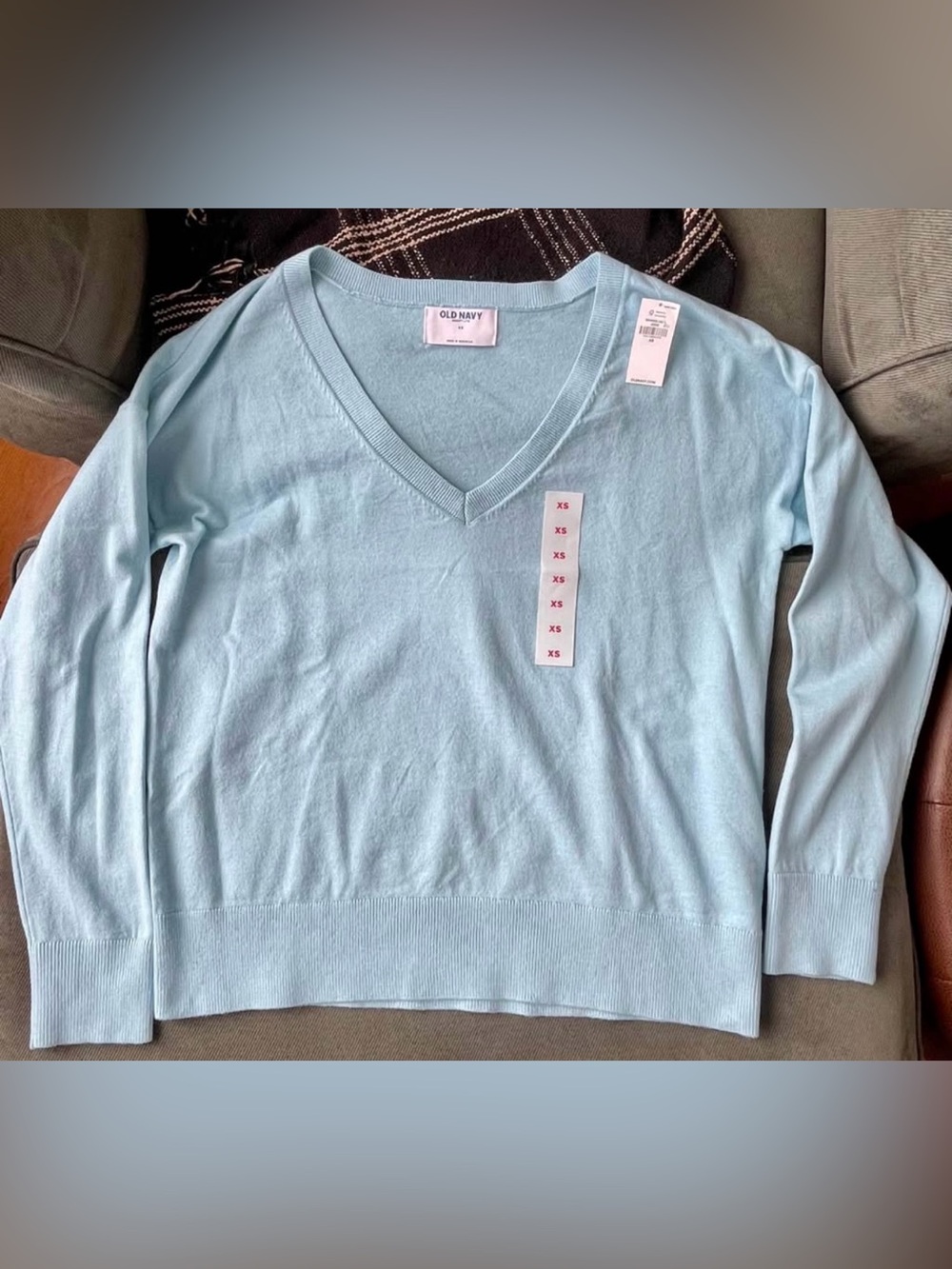 Old Navy Women's Pale Blue V-Neck Sweater